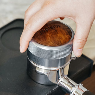 Sopresta Premium 54mm Leveling Tool med Valnöt (Passar för Sage Barista-serien)